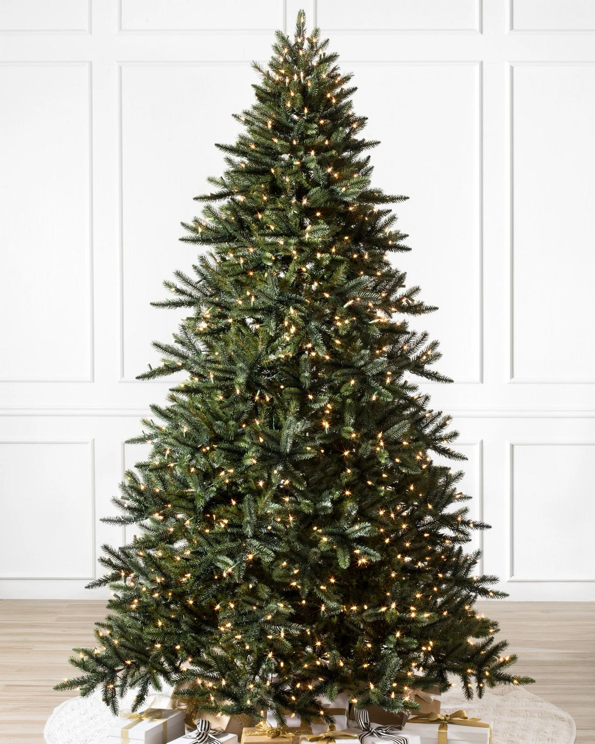 Árvore de Natal Pinheiro Real Iluminada LED Quente | O Aconchego Sofisticado do Natal Tradicional